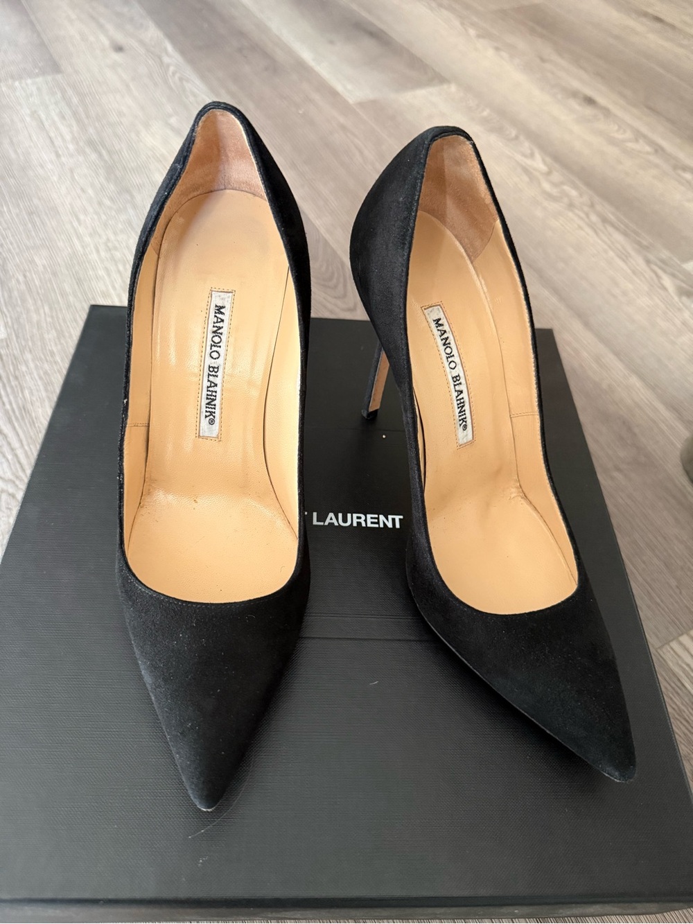 Manolo Blahnik Pointed Toe Pumps in Black EU 371⁄2